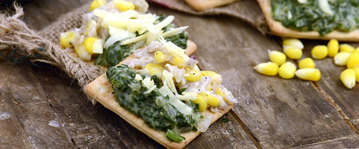 https://nutrisential.in/wp-content/uploads/2023/01/spinach-cream-cracker-snack-1.jpg
